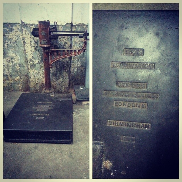 Really old weighing machine.
