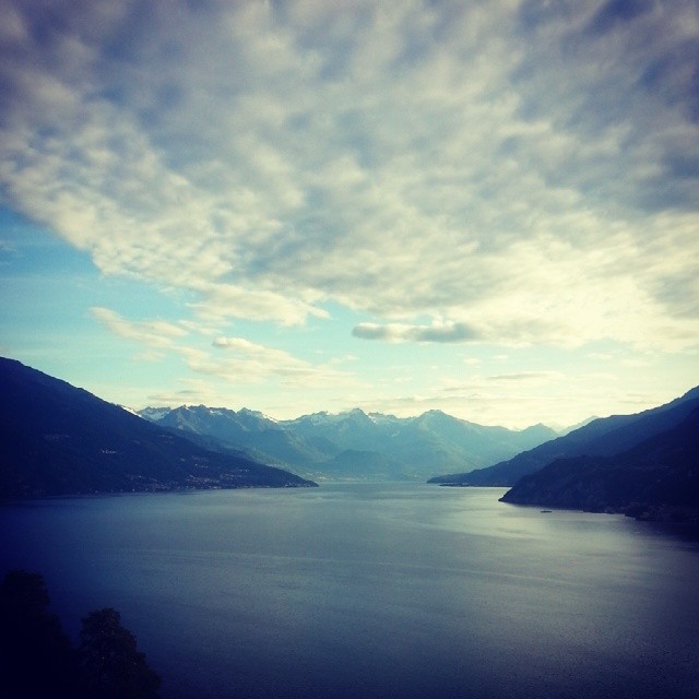 This morning I walked upto the peak to get a view of Lake. Its dramatic.