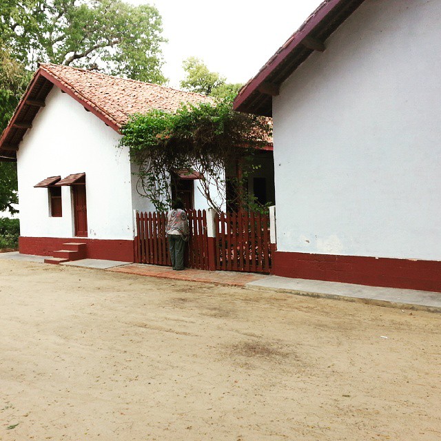 Isn't that a pretty house? Huday Kunj - Gandhi's house.